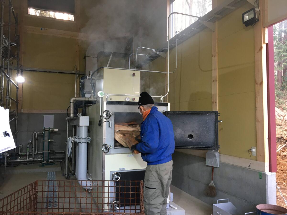 自由の森学園薪ボイラーシステム導入