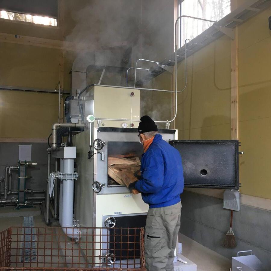 自由の森学園薪ボイラーシステム導入